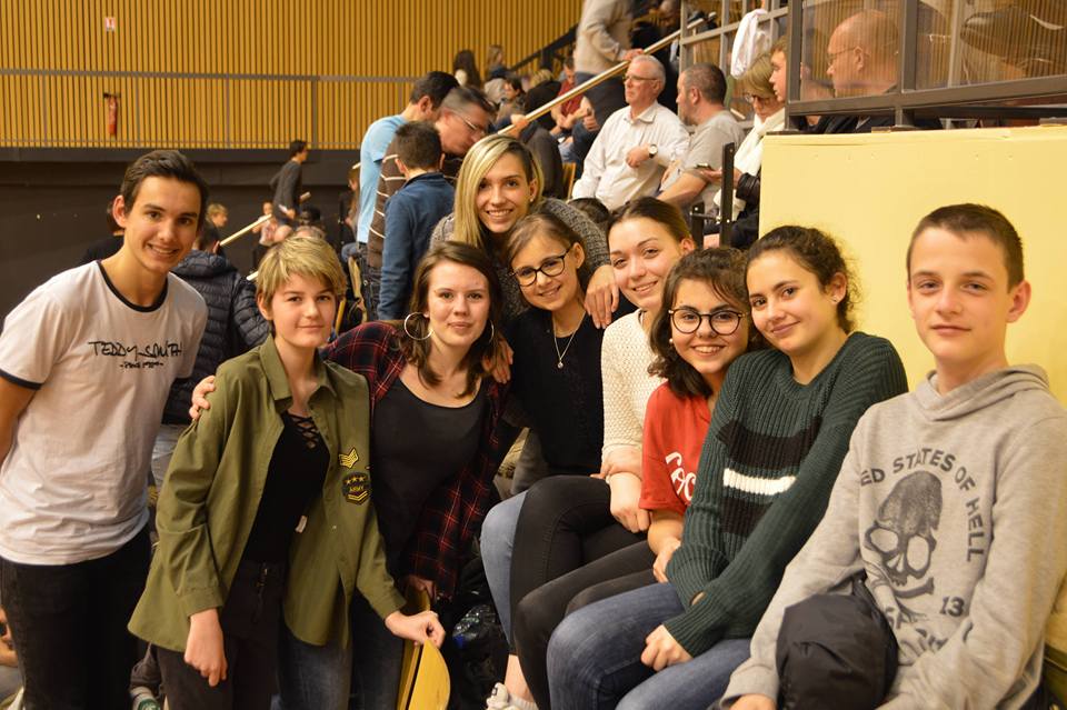 Les ados supporters des Harlem Globetrotters